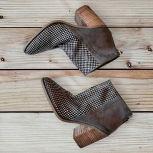 MADDEN GIRL gray print  booties "MOCCHA"  gray nubuck stacked heels sz 6